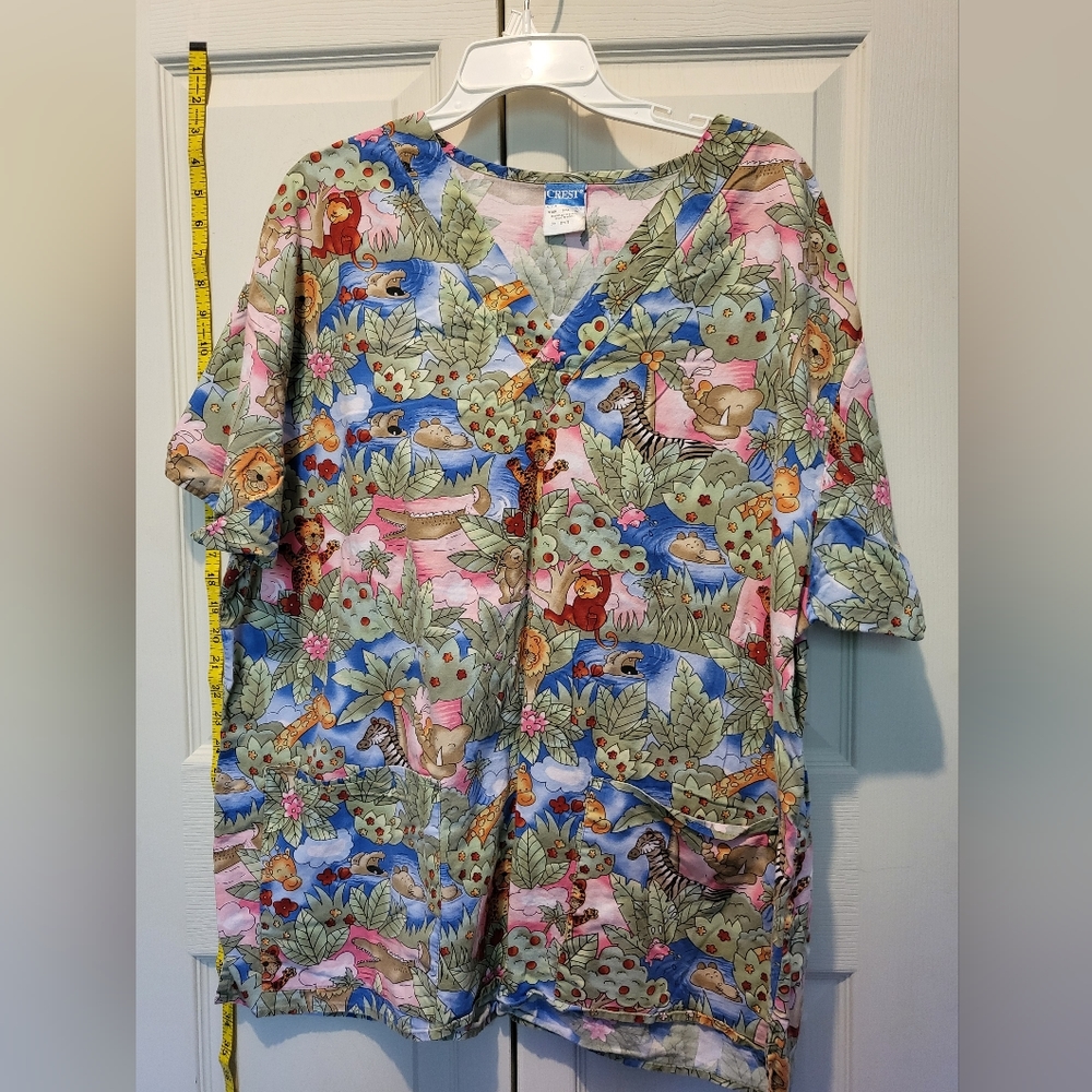 Jungle print, 2 pocket, v neck, scrub top by Crest, size XL